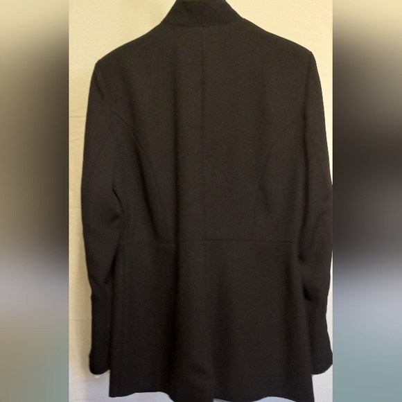 Essence black blazer - Picture 3 of 5